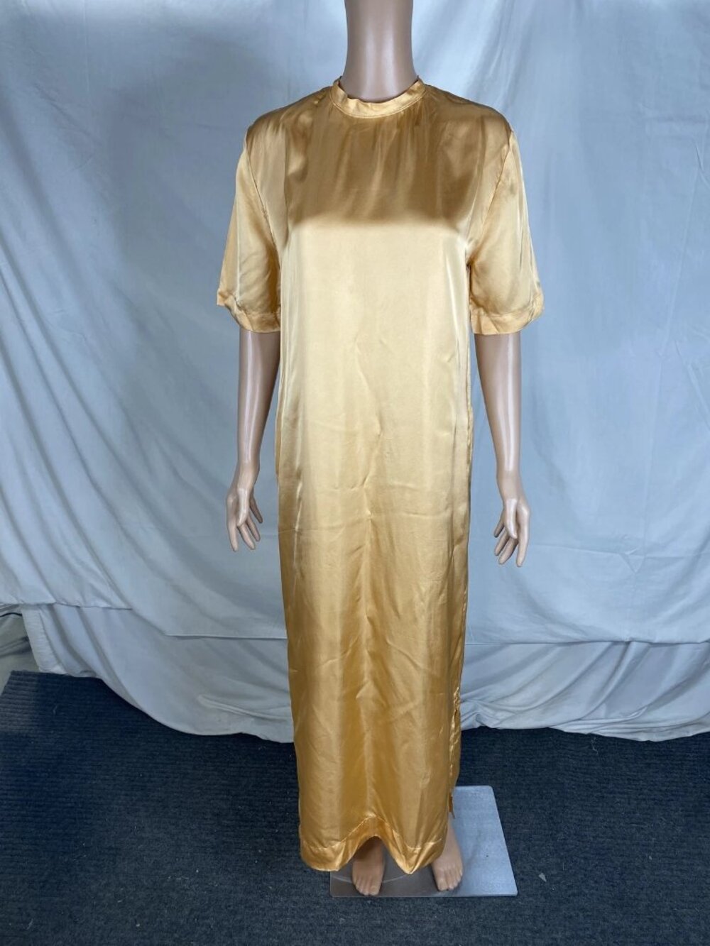 S/W/F Womens Round Neck Short Sleeve Satin T-Shirt Dress Size S Parfait